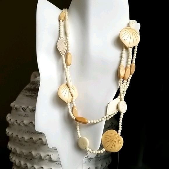 Vintage 1960s Wood Bead Tropical Necklace - Picture 7 of 11